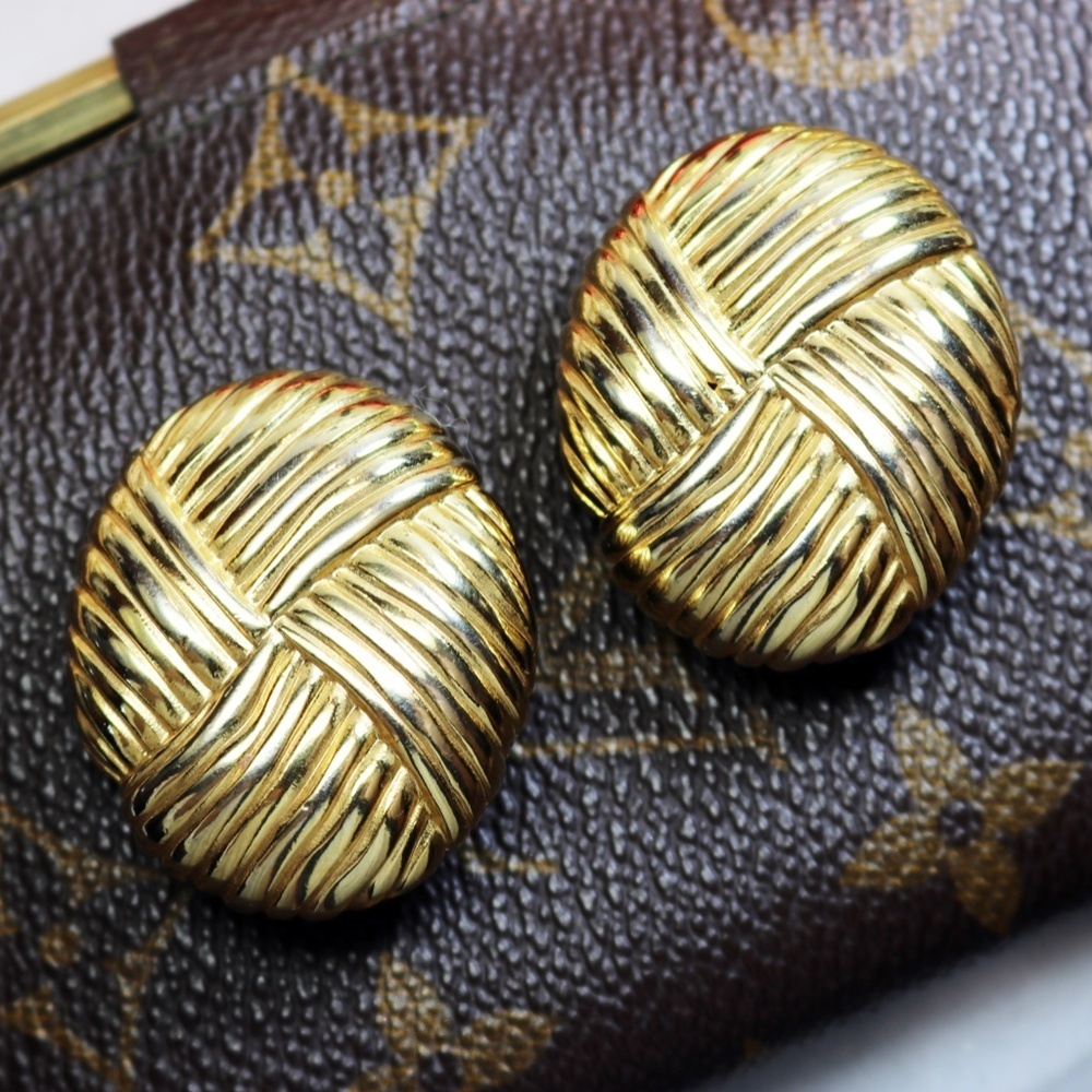 ⚜️ Vintage Givenchy Bijoux Runway Ribbed Gold Knot Clip-On Earrings - Picture 9 of 16